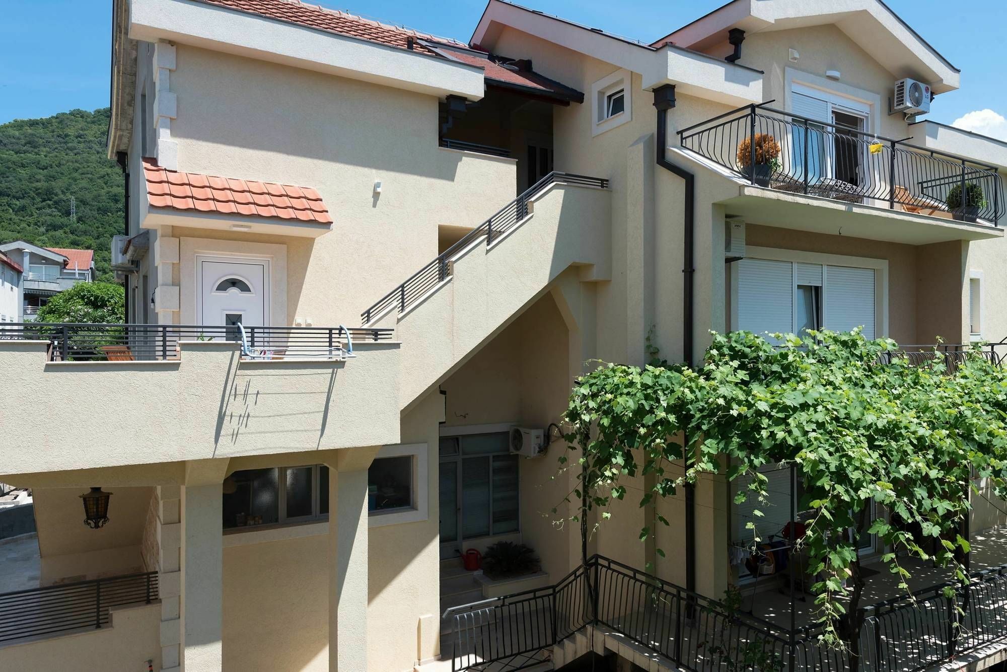 42° North Apartments Tivat Bagian luar foto